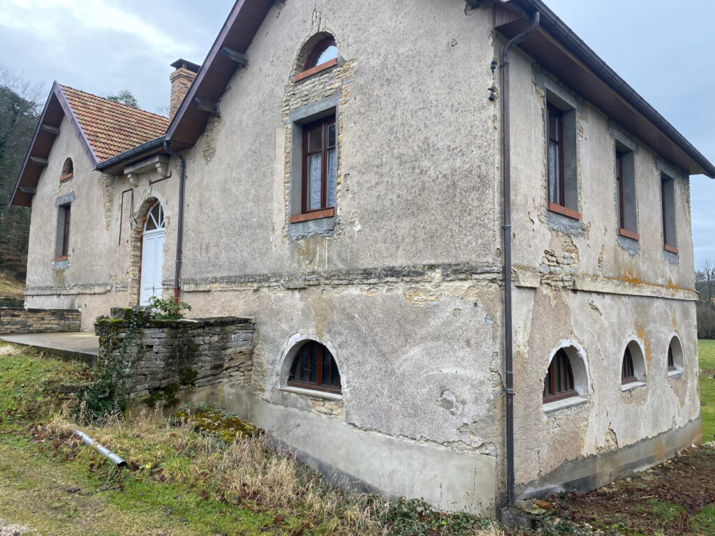 Chantier de ravalement de façade à Etang Vergy