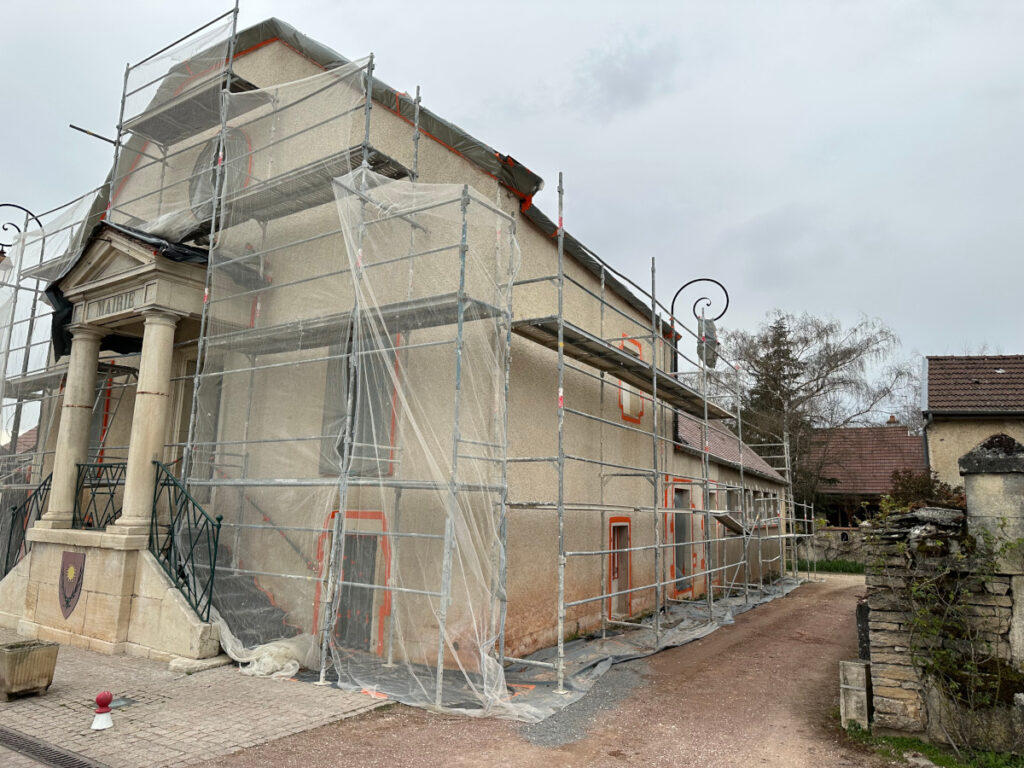 Chantier de ravalement de façade à Savigny le Sec