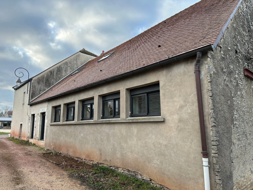 Chantier de ravalement de façade à Savigny le Sec