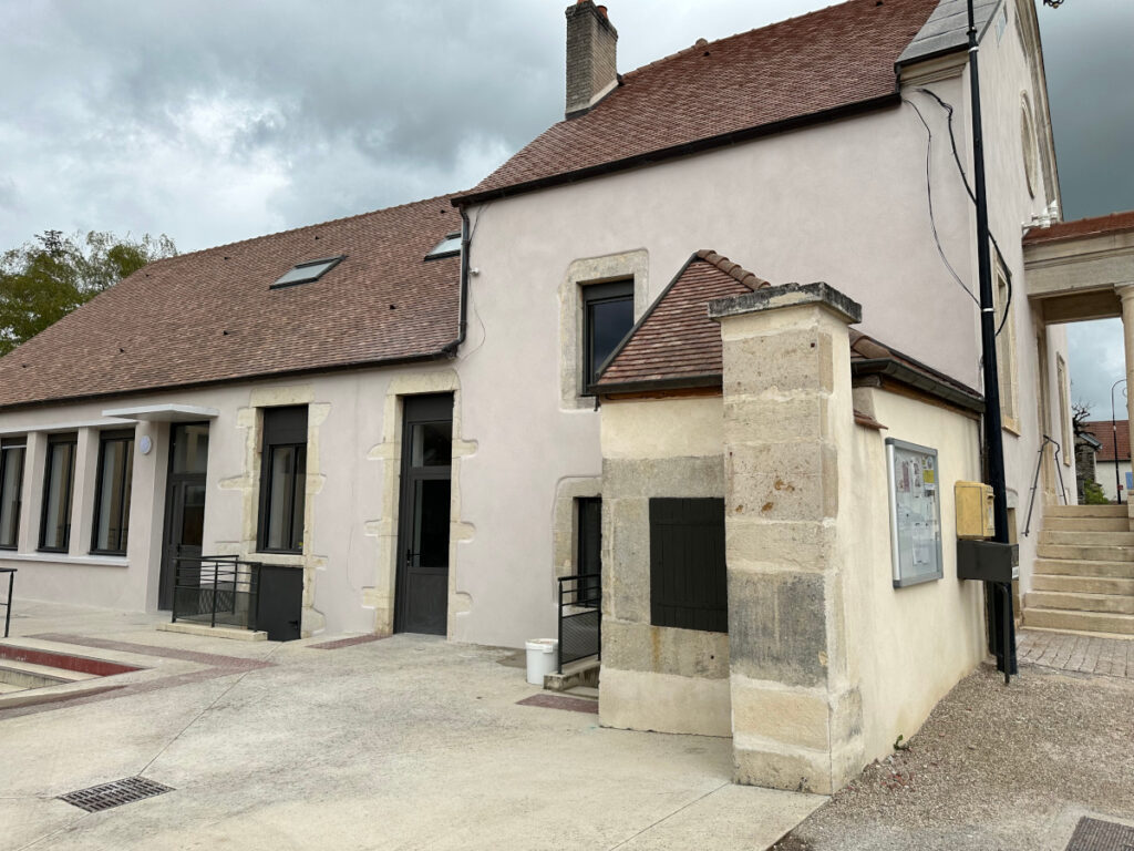 Chantier de ravalement de façade à Savigny le Sec