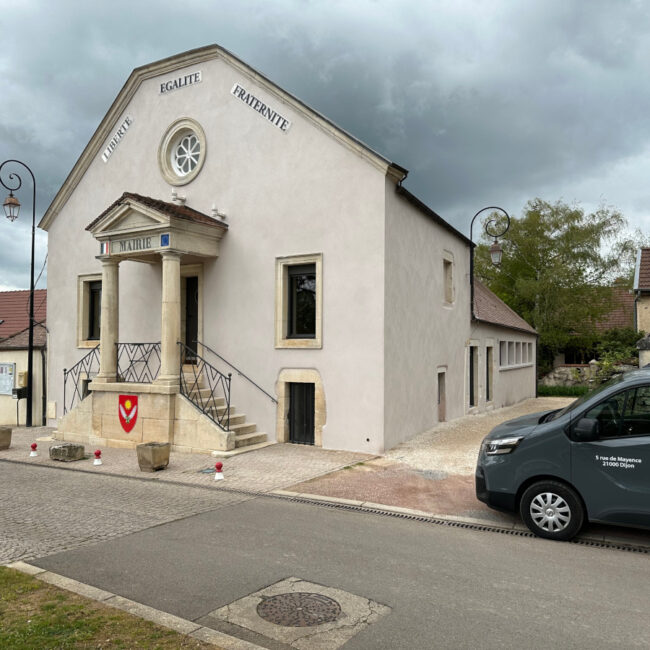 Chantier de ravalement de façade à Savigny le Sec